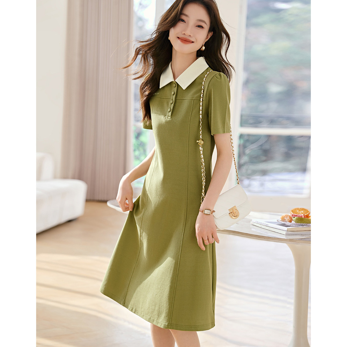 沫晗依美撞色减龄活泼气质连衣裙女2026年夏季新款拼接泡泡袖裙子