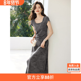 沫晗依美休闲U领褶皱侧开叉显白T恤裙2025夏季新款设计感连衣裙女