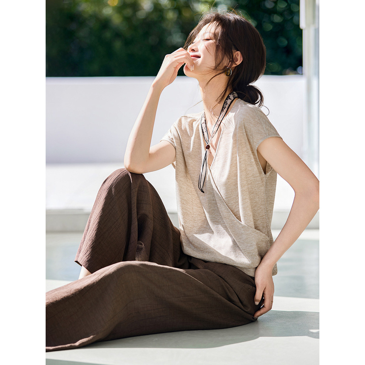 沫晗依美26夏新款V领交叉前襟上衣高腰阔腿裤简约通勤气质套装女