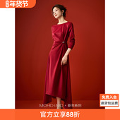 不对称下摆长款 沫晗依美新年战袍2026春新款 圆领弹力修身 连衣裙女