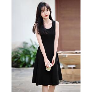 沫晗依美气质通勤收腰显瘦赫本风无袖连衣裙2026夏季新款连衣裙