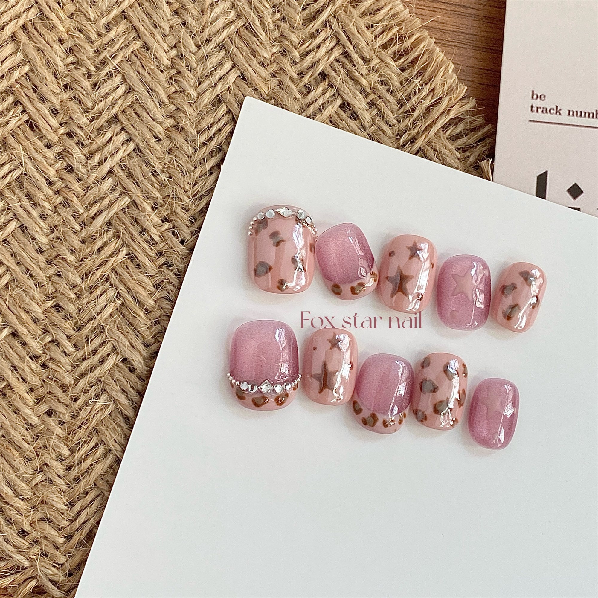 原创豹豹甜系猫眼显白粉嫩气质简约高级短款日常手工定制穿戴甲,彩妆/香水/美妆工具,穿戴甲/甲片,淘宝优惠券,粉丝福利购,淘宝优惠卷