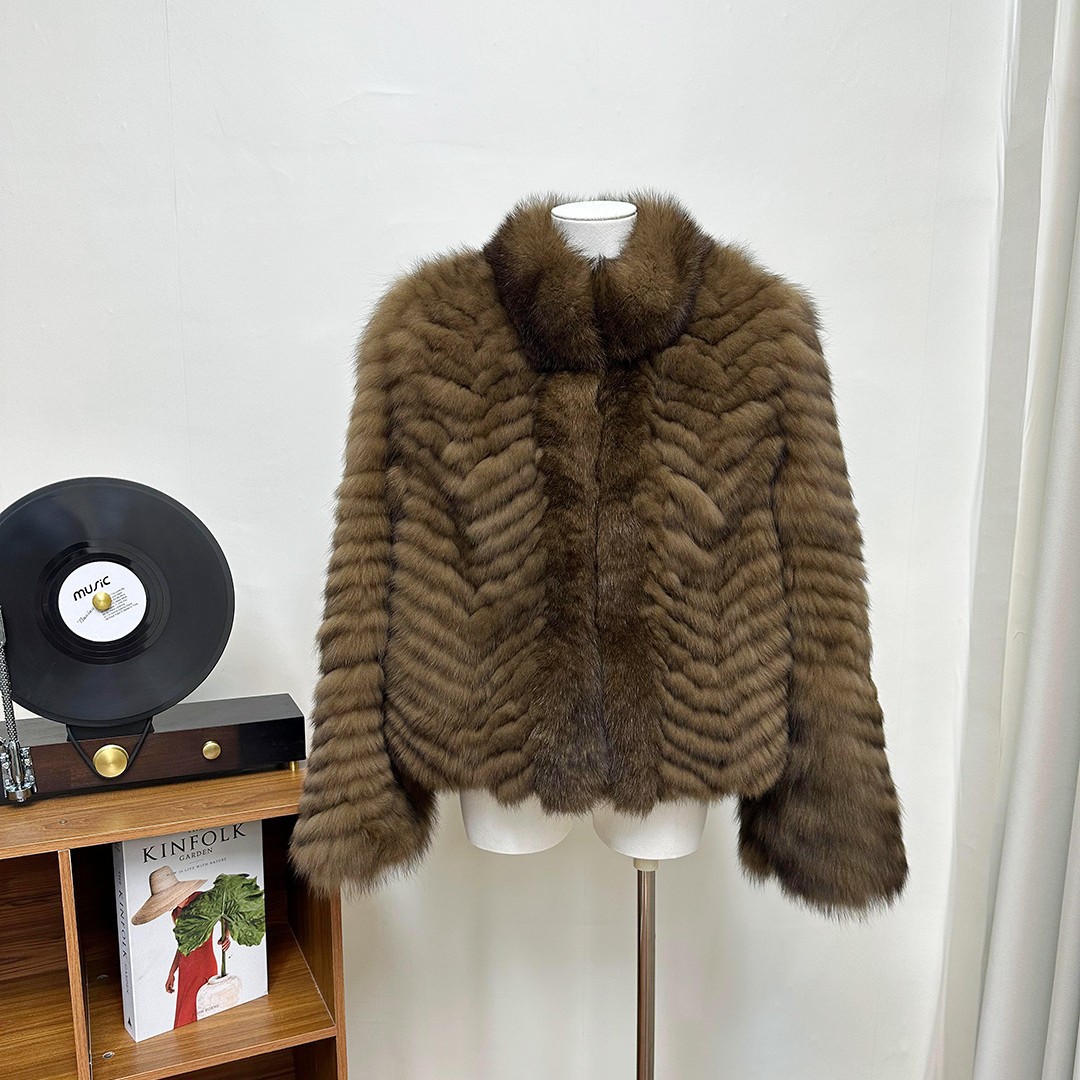 罗曼假日 2025冬季新立领狐狸毛车条时尚百搭显瘦皮草短款外套女