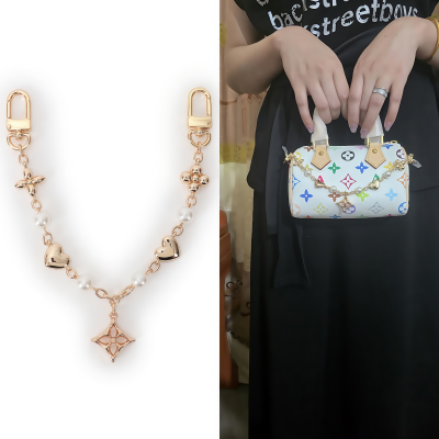 lv包包珍珠四叶草挂饰链子