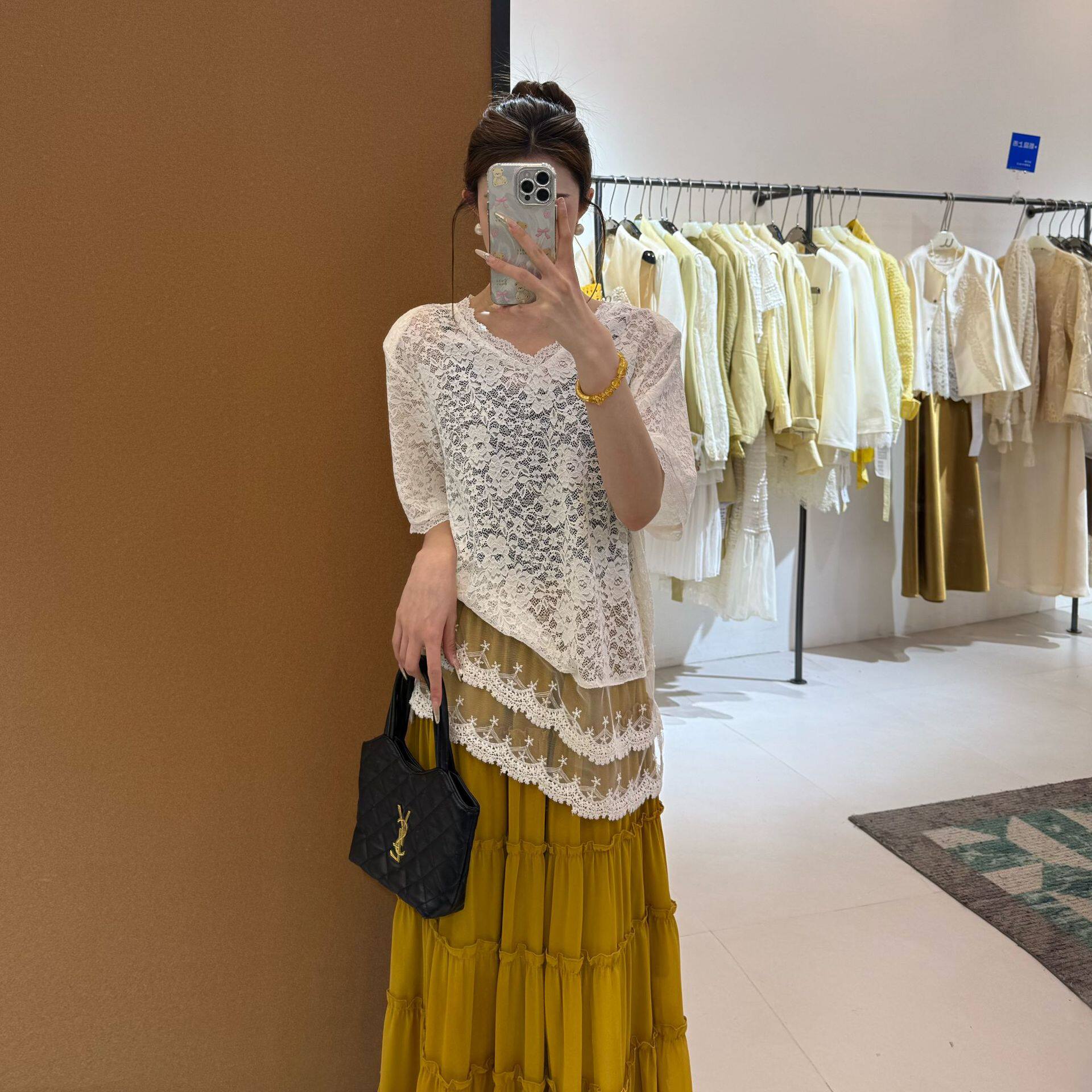 2026 欧货大码重工镂空钩花蕾丝罩衫女 V 领短袖垫肩花边上衣