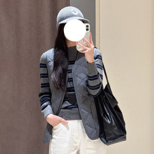 现货ICIC小禾同源2025女装新款羊毛混纺平纹布羽绒服鹅绒马甲背心