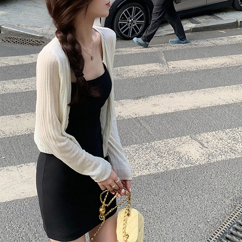 性感吊带露肩背礼服轻奢高端小众级气质名媛晚宴会收腰显瘦连衣裙