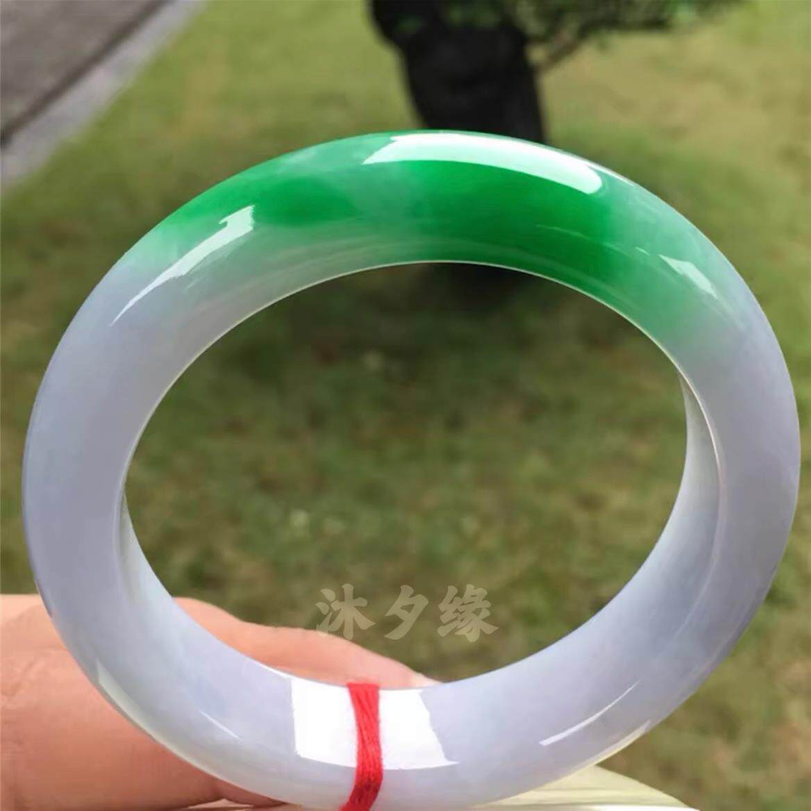 【顺丰包邮】老凤x祥缅甸冰糯种白底青阳绿翡翠手镯细糯春彩贵妃