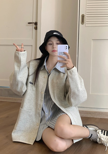 大码慵懒风灰色长袖开衫外套女秋季宽松显瘦休闲百搭条纹衬衣套装