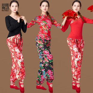 广场舞服新款秧歌腰鼓扇子舞蹈团队表演出跳舞服东北大花灯笼裤女
