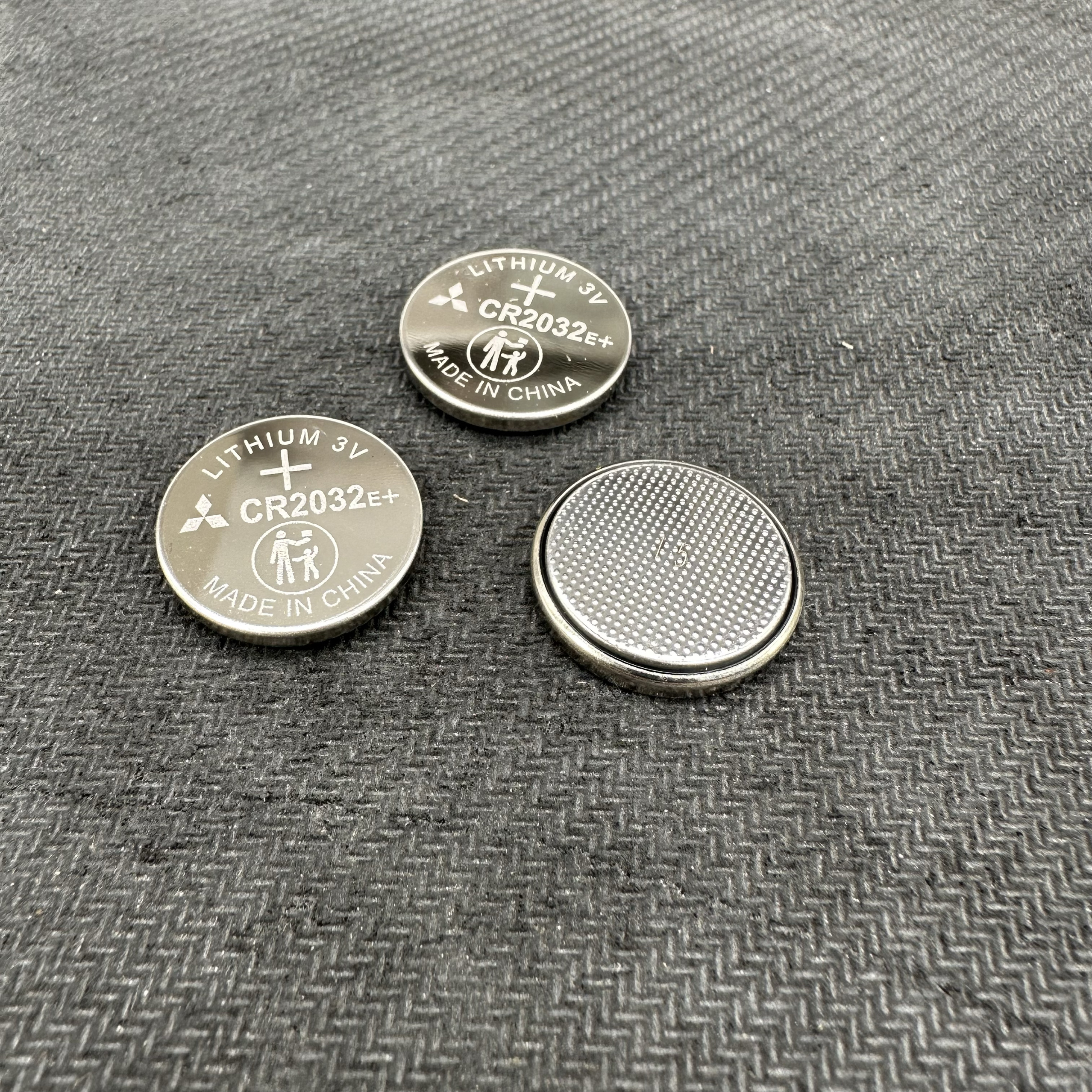 三菱CR2032E+纽扣电池CR2032汽车电池遥控3V 锂电池电动车钥匙