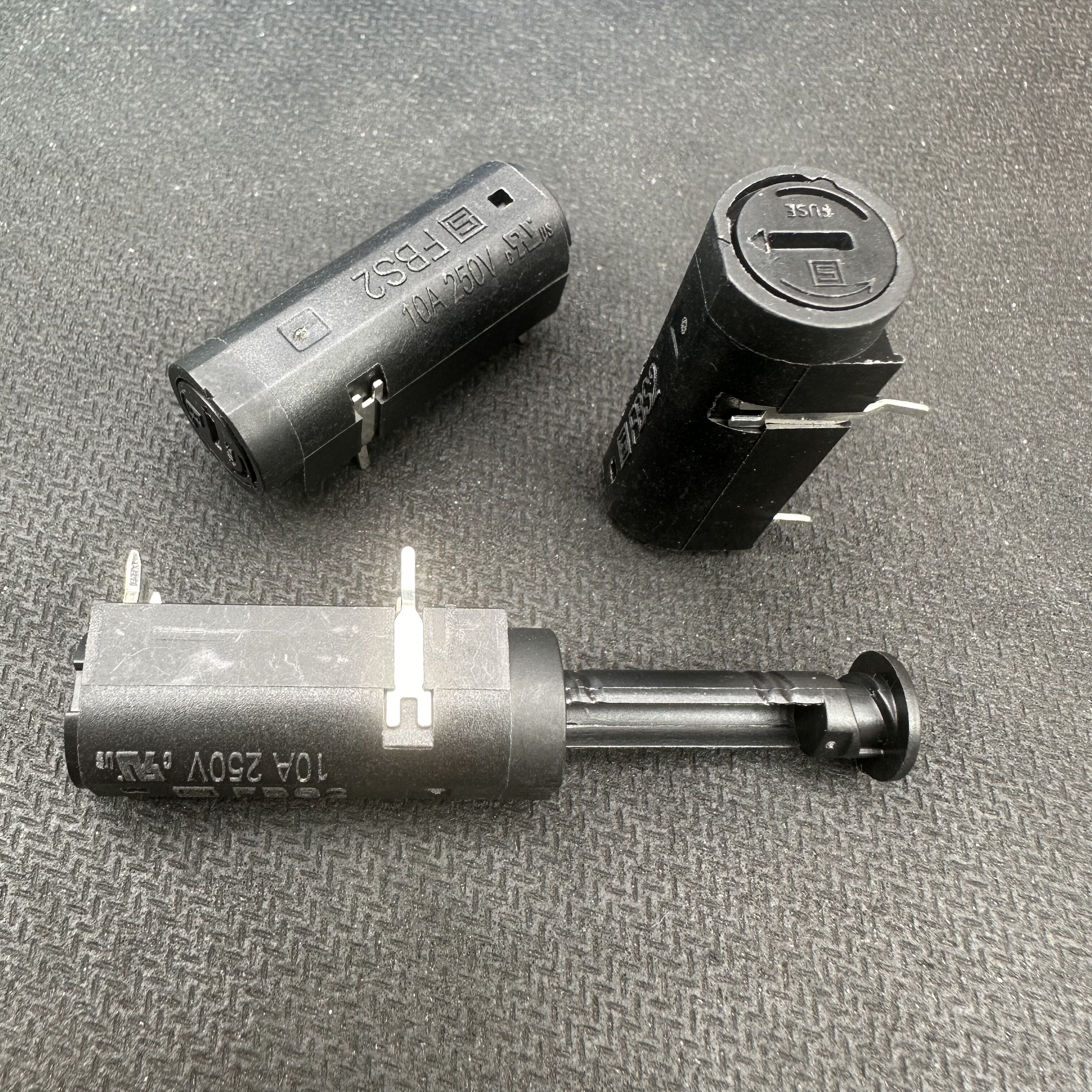 0031.3981.N 10A250V保险管座5*20MM 4脚卧式熔断器座FBS2