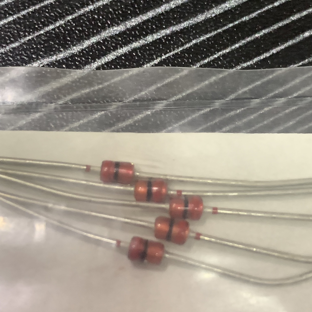 稳压二极管红黑进口黑红色环1W 20V MA2200 DO-41松 下直插稳压管