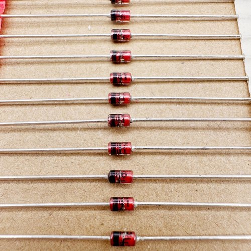 1N4741A.TR原装进口F4741A稳压二极管1W 11V玻璃直插IN DO-41仙童