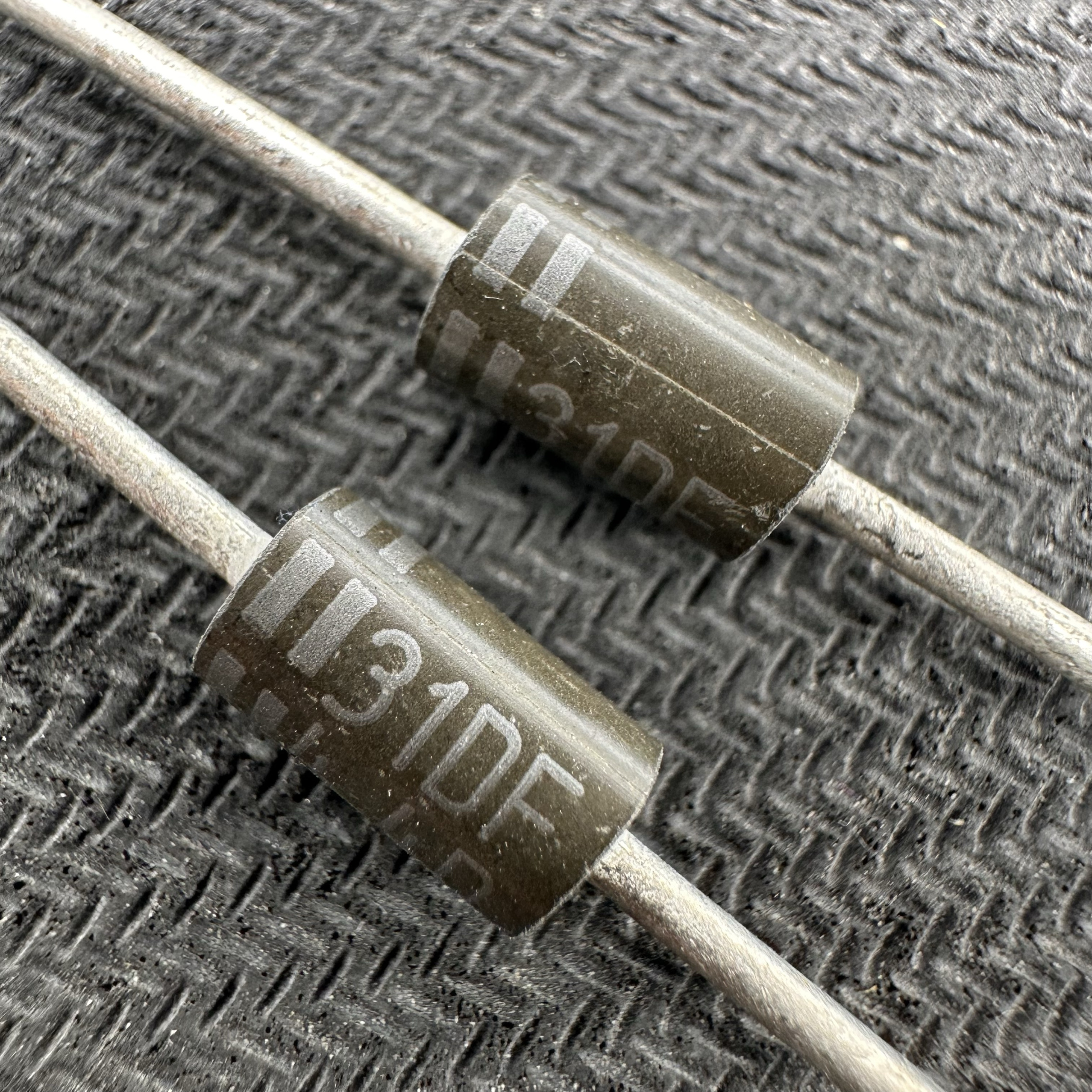 31DF4原装31DF2 31DF直插 3A 200V 400V超快恢复整流二极管日本