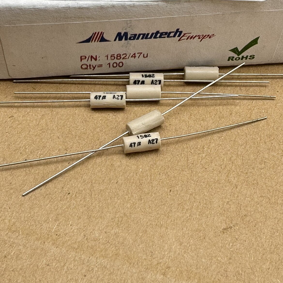 1582系列电感47UH 0.27A 47u白色射频扼流圈轴向型电感原装进口