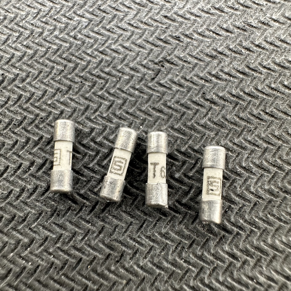 7010.9969.57保险丝MSB进口T6.3A 125V 2X7MM瑞士舒特S标志贴片管