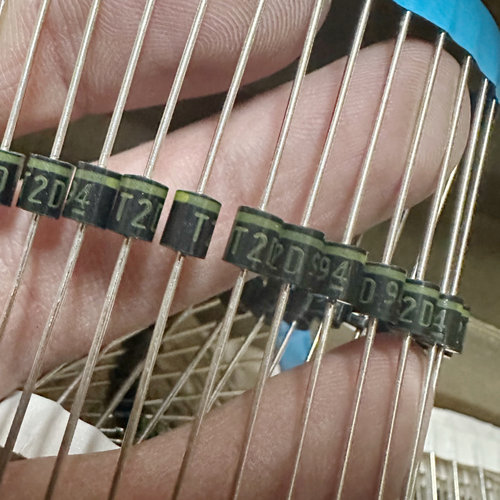 T2D97二极管黄绿色字T2D红白蓝