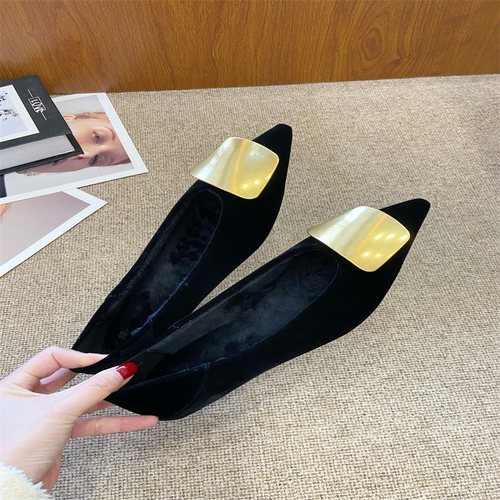 网红复古2025尖头爆款百搭平底法式金属方扣黑色通勤气质单鞋