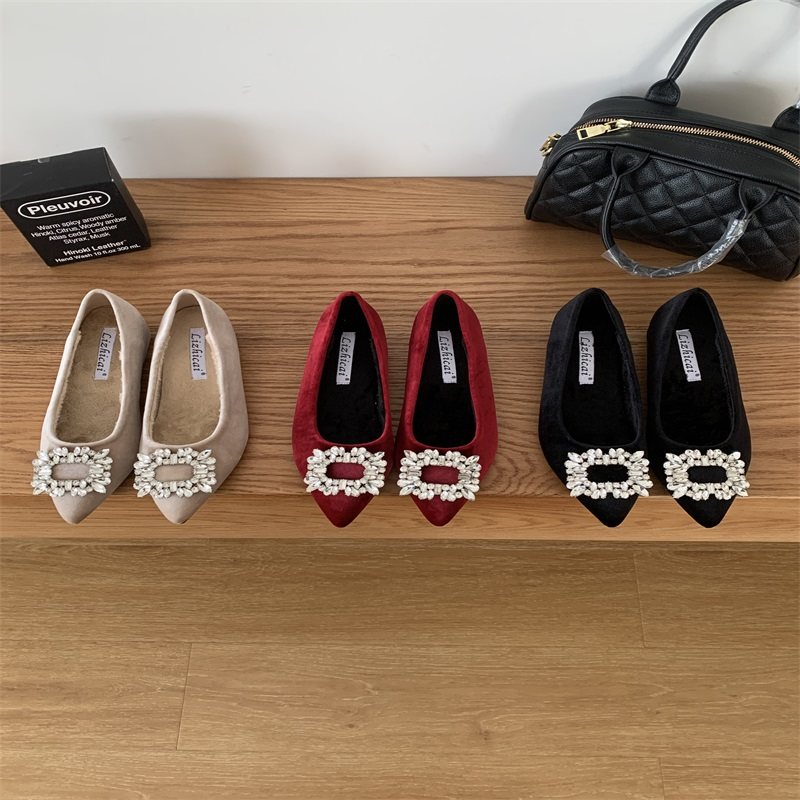 复古加绒平底方扣水钻尖头气质单鞋女2025秋冬新款百搭通勤棉瓢鞋