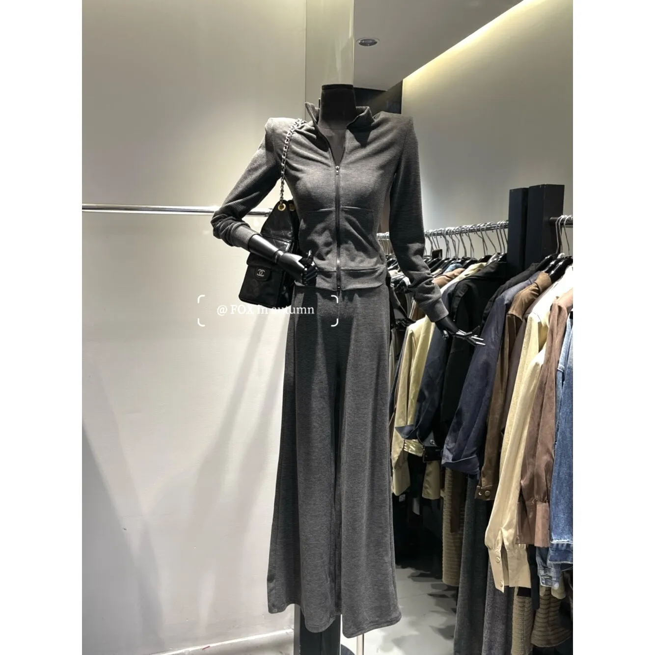 高级感时尚运动套装女秋冬新款立领条纹针织外套直筒休闲裤两件套
