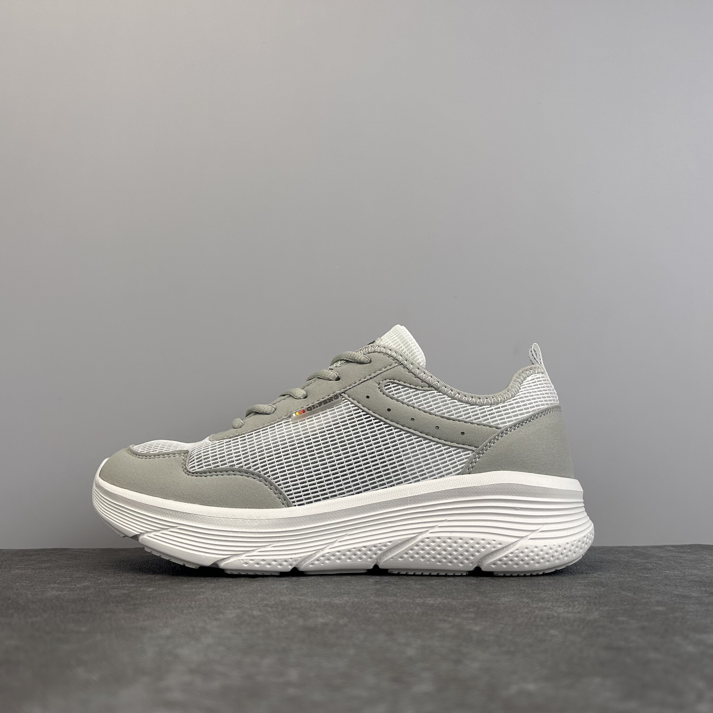 外贸韩国夏季透气薄款网面跑步鞋男士户外厚底减震百搭休闲运动鞋