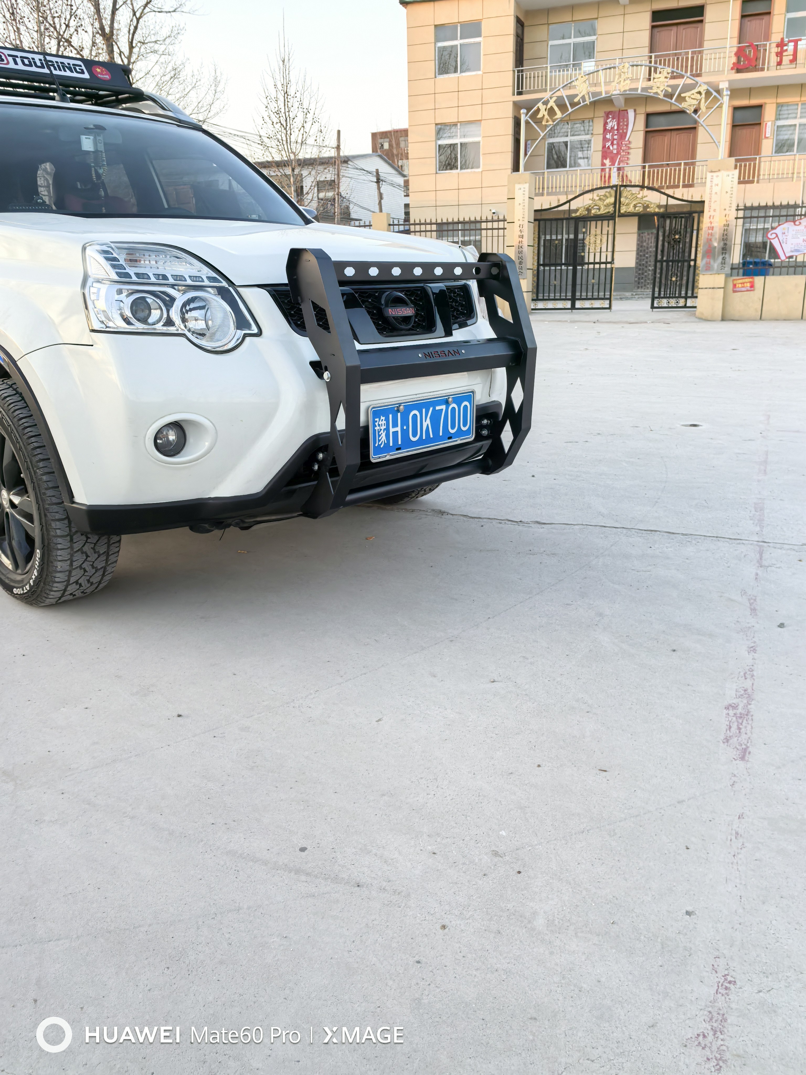 奇骏T31金属防撞杠二代美式护杠保险杠竞技杠美式护杠行李架爬梯