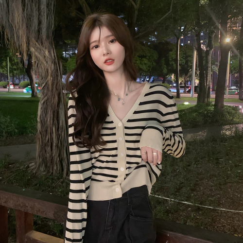 Actual shot and real price Early autumn new ice silk loose v-neck long-sleeved knitted cardigan thin sun protection striped shirt