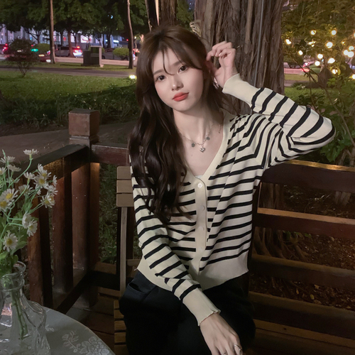 Actual shot and real price Early autumn new ice silk loose v-neck long-sleeved knitted cardigan thin sun protection striped shirt