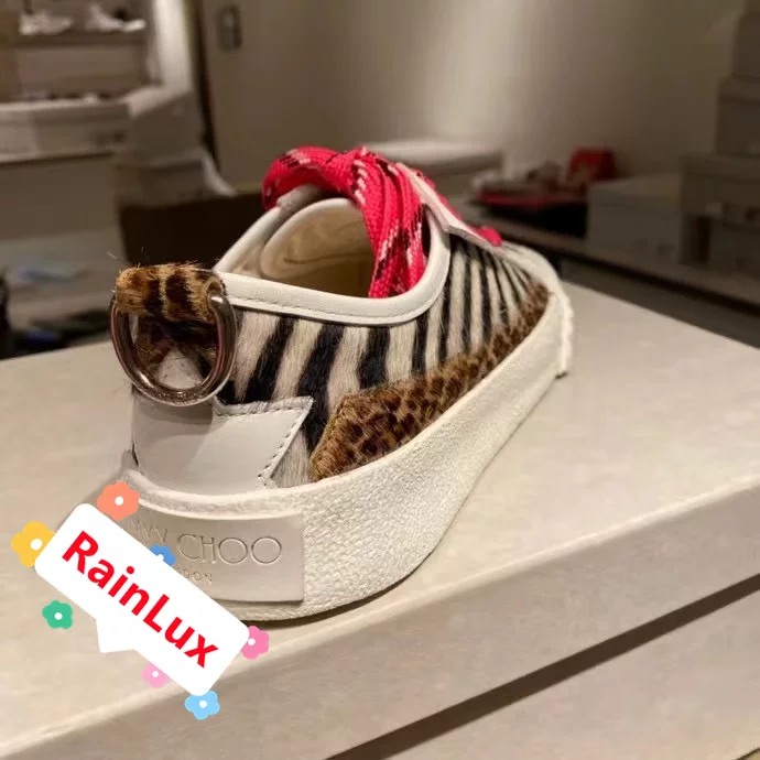 30 января деревня закупает Jimmy Choo Zhou Yangjie Jiji Ms. Impala обувь на доске для отдыха