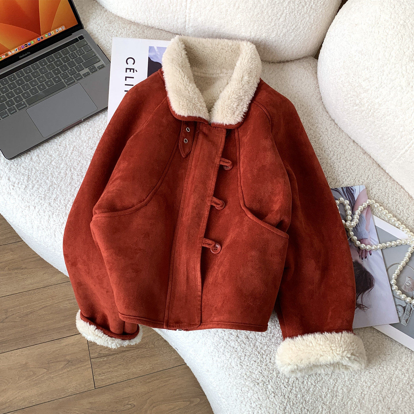 过年战袍红色翻领短款外套女羊羔毛鹿皮绒加厚皮毛一体大衣小个子