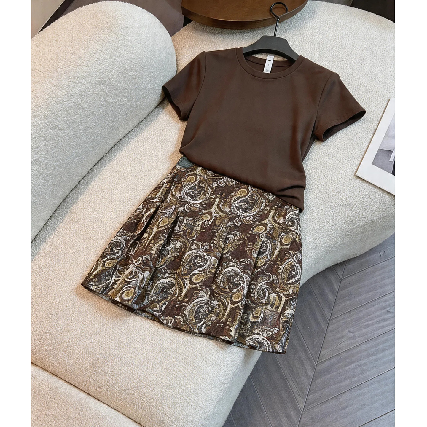 高端大码女装圆领咖色短袖T恤+花色雪纺半身裙a字短裙显瘦两件套