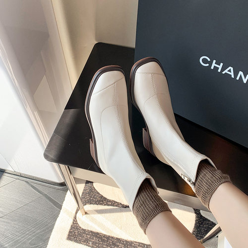 方头粗跟弹力瘦瘦靴白色袜靴平底软皮法式米色小短靴女春秋单靴