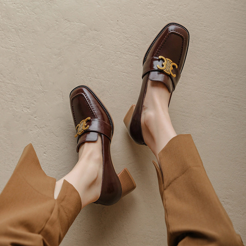 棕色复古英伦风方头凯旋门单鞋女2023新款真皮粗跟深口高跟乐福鞋