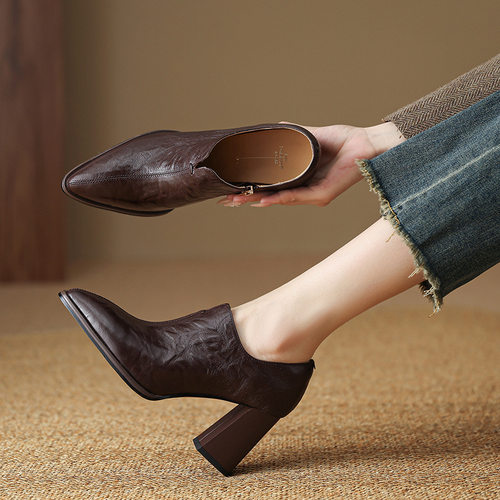 8cm棕色复古手抓纹羊皮尖头高跟鞋女2025春秋新款百搭V口深口单鞋