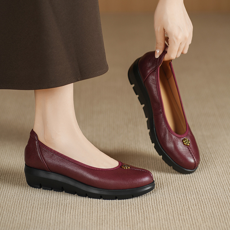 妈妈鞋~山茶花~圆头浅口厚底不累脚单鞋女秋2025新款软皮通勤女鞋