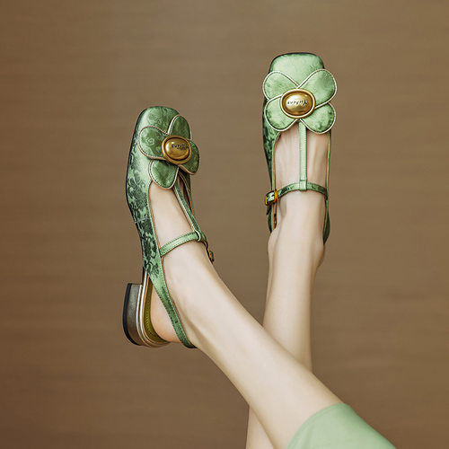 法式仙女风花朵包头凉鞋女低跟春夏新款真皮T字带玛丽珍后空单鞋