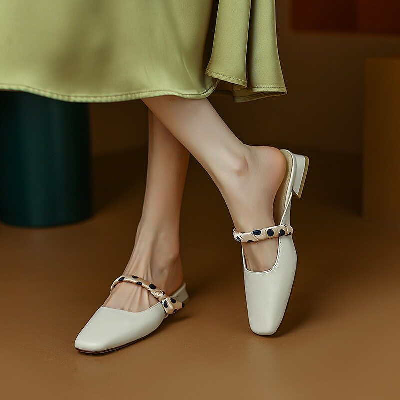 2023春夏季新款包头凉鞋女方头低跟鞋粗跟半拖鞋米白色牛皮女鞋子
