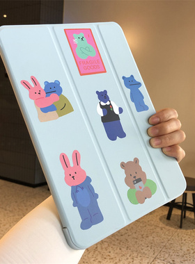 冰蓝绿熊氛围感适用于iPad11代保护套10.2三折9.7翻盖Pro11寸A2602苹果air54皮套10.9磁吸A1822卡通789平板壳