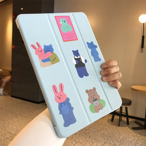 冰蓝绿熊氛围感适用于iPad11代保护套10.2三折9.7翻盖Pro11寸A2602苹果air54皮套10.9磁吸A1822卡通789平板壳