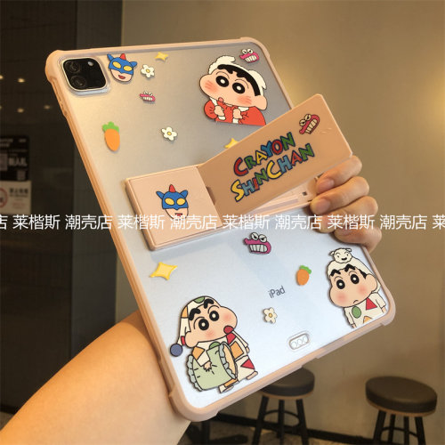 3D浮雕蜡笔小新适用iPad11代带支架保护壳磨砂air6/7/8平板10代10.9苹果A2696九代卡通10.2寸pro11防弯单后壳