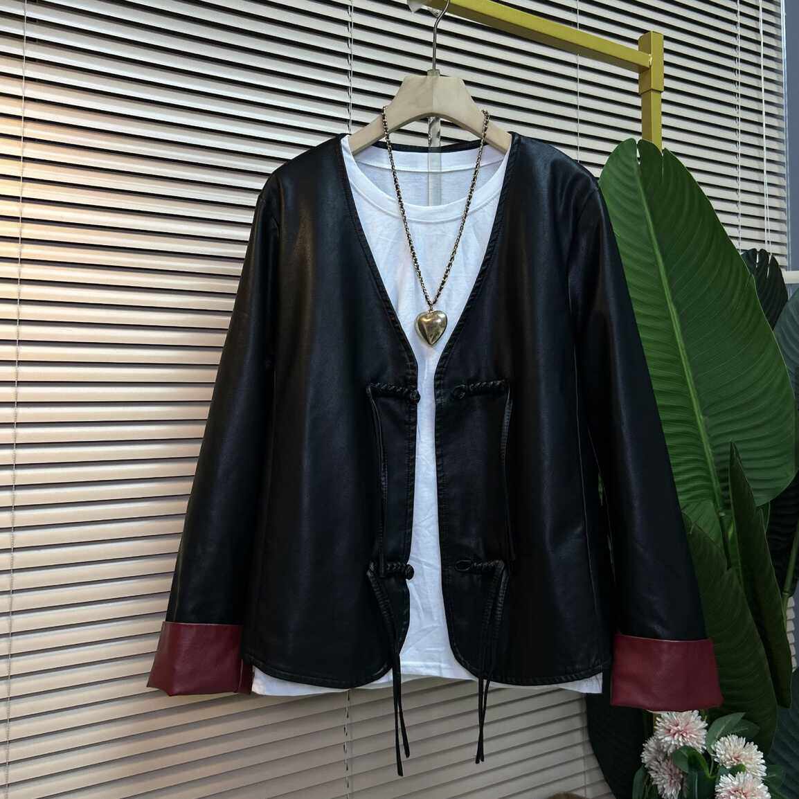 新中式国风盘扣皮衣外套女款春秋季大码胖mm黑色拼接短款夹克上衣