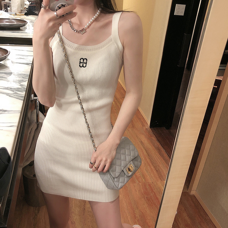 MOMENTHOME 修身显瘦高弹力针织吊带裙2022新款打底百搭连衣裙女