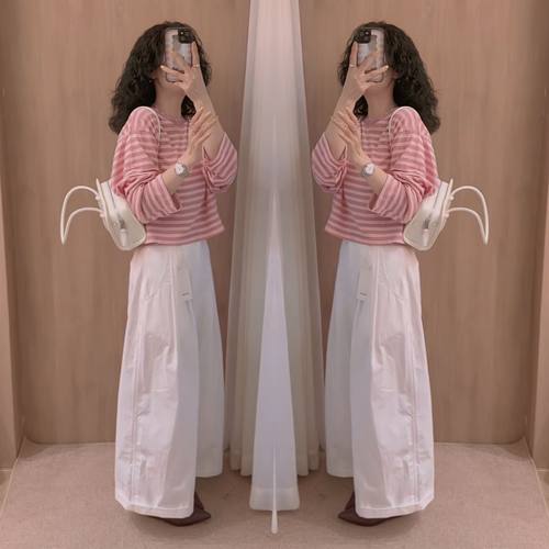 设计感打底衫搭配高腰休闲裤子潮