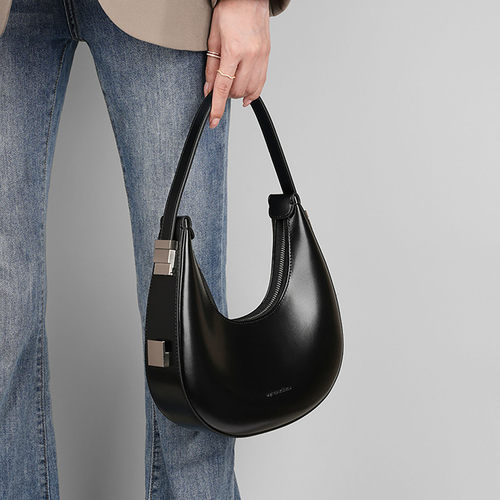 真皮饺子包月牙腋下斜挎大容量