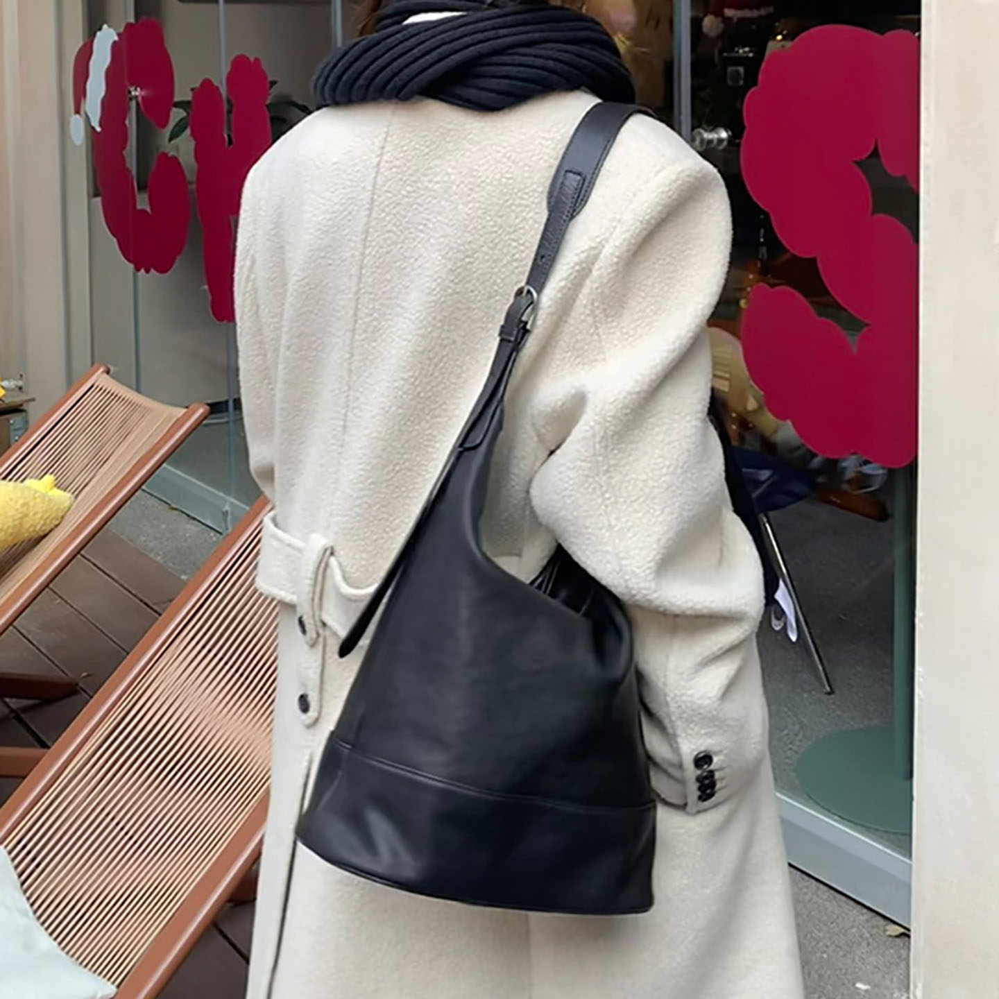 头层牛皮水桶包女大容量单肩腋下包简约通勤托特包黑色