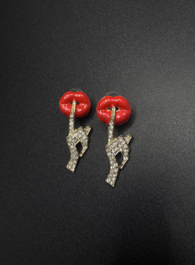 New Vintage古著红色嘴唇耳饰