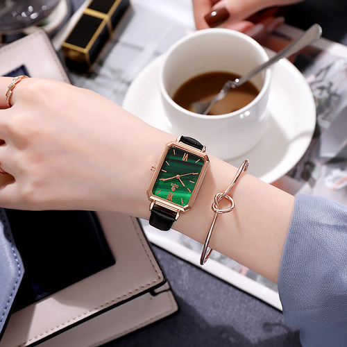 ins网红手表女简约气质时尚女学生韩版小巧方形表盘石英小绿表