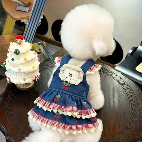 春夏用品牛仔樱桃可牵引背带裙子宠物狗遛弯猫咪衣服泰迪比熊外出