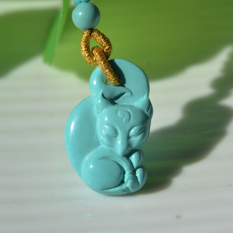 천연 원시 미네랄 하이 도자기 패턴리스 하늘색 청록색 작은 여우 펜던트와 비드 체인 신선하고 작고 귀여운 여성 모델